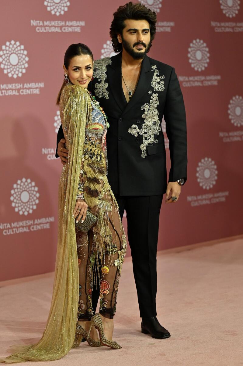 ممثلو بوليوود Malaika Arora (L) و Arjun Kapoor.  الصورة: وكالة فرانس برس