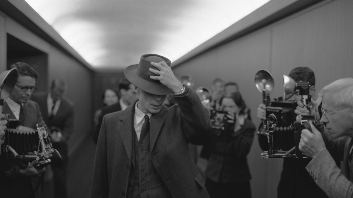تظهر هذه الصورة سيليان مورفي في دور جيه روبرت أوبنهايمر في مشهد من فيلم أوبنهايمر
