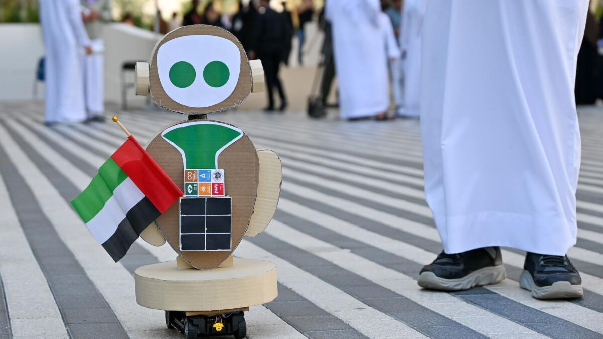 روبوت MR COP ابتكره الطفل الإماراتي مسعد سالم الخزيمي البالغ من العمر عشر سنوات.  (الصورة: م. سجاد/خليج تايمز)