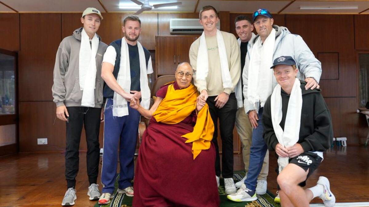 منح الدالاي لاما لقاءً للاعبي الكريكيت في إنجلترا في مقر إقامته في دارامشالا.  - انستغرام