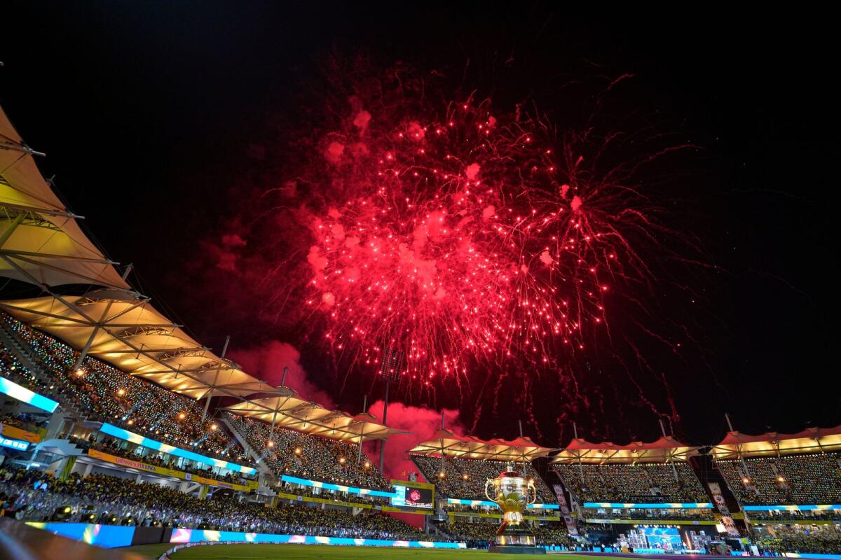 الألعاب النارية تنفجر خلال حفل افتتاح الدوري الهندي الممتاز (IPL) 2024، في ملعب MA Chidambaram، في تشيناي.  - بي تي آي