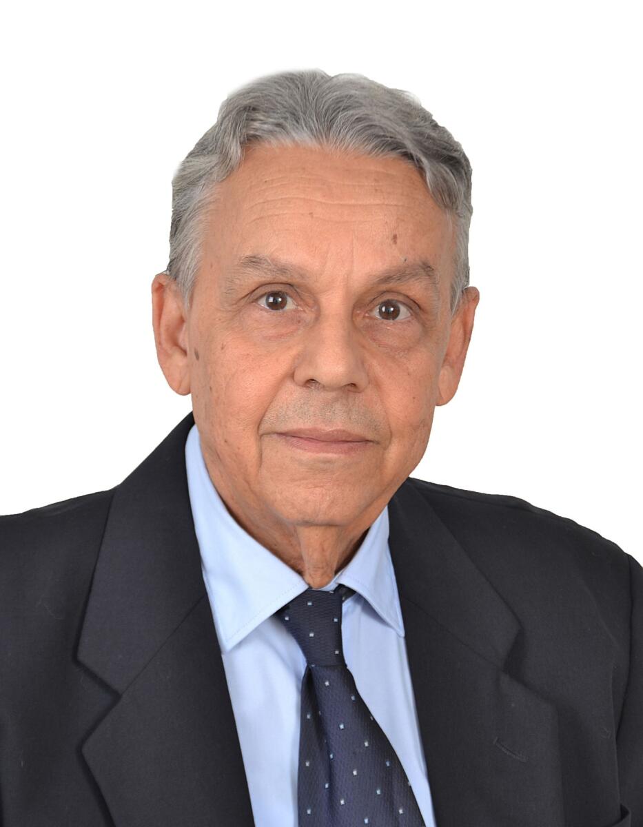 دكتور أحمد سومعي.