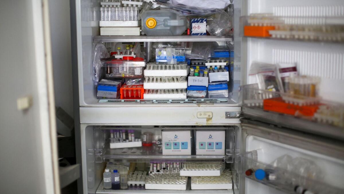 أنابيب العينات تظهر في الثلاجة المكسورة داخل مركز البسمة لأطفال الأنابيب.  – رويترز
