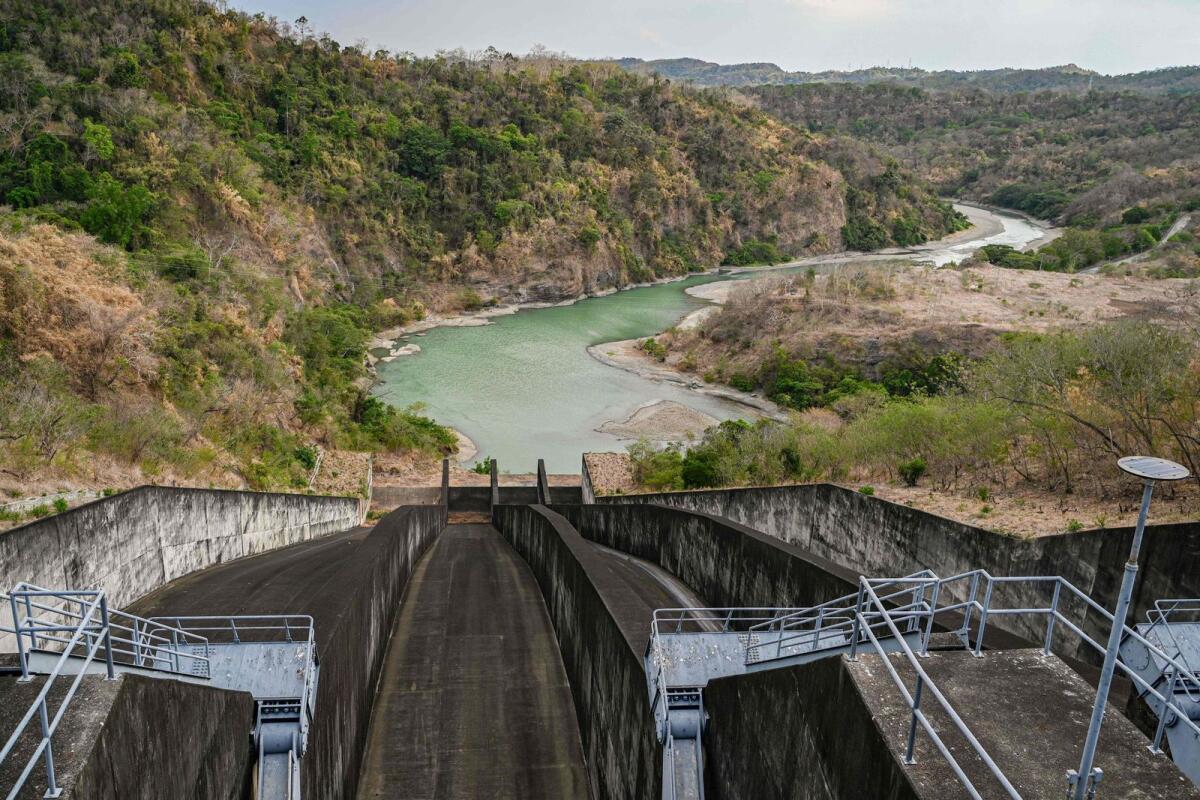 منظر عام لانخفاض مستوى المياه في سد بانتابانجان في نويفا إيسيجا.  – وكالة فرانس برس